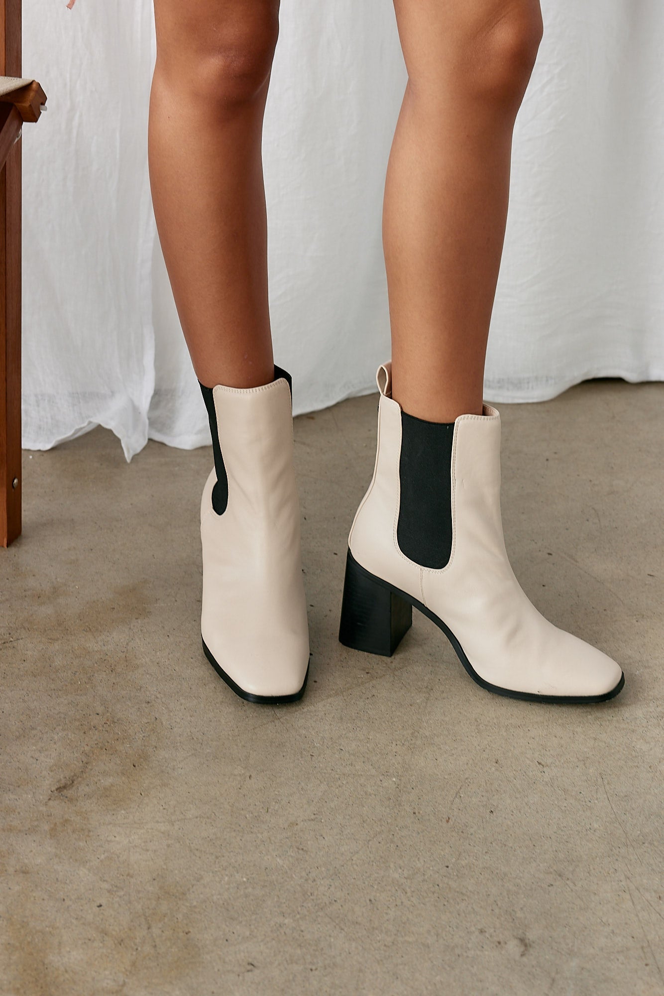 VERALI Link Chelsea Gusset Boots Bone