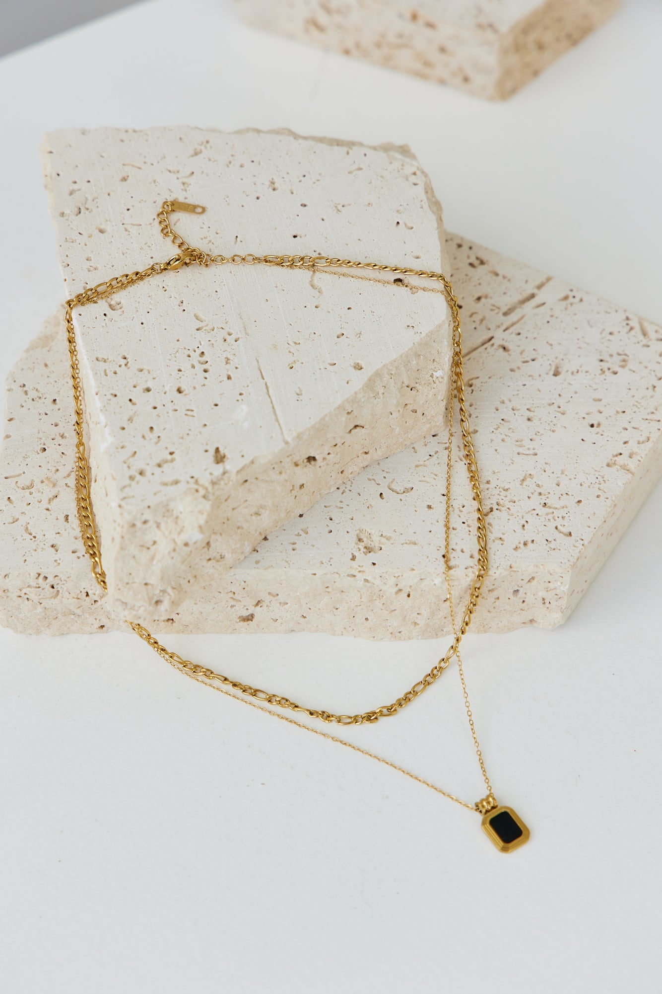 Viviel Necklace Gold