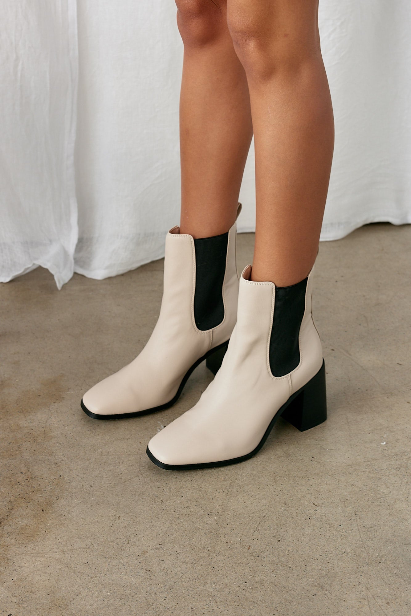 VERALI Link Chelsea Gusset Boots Bone