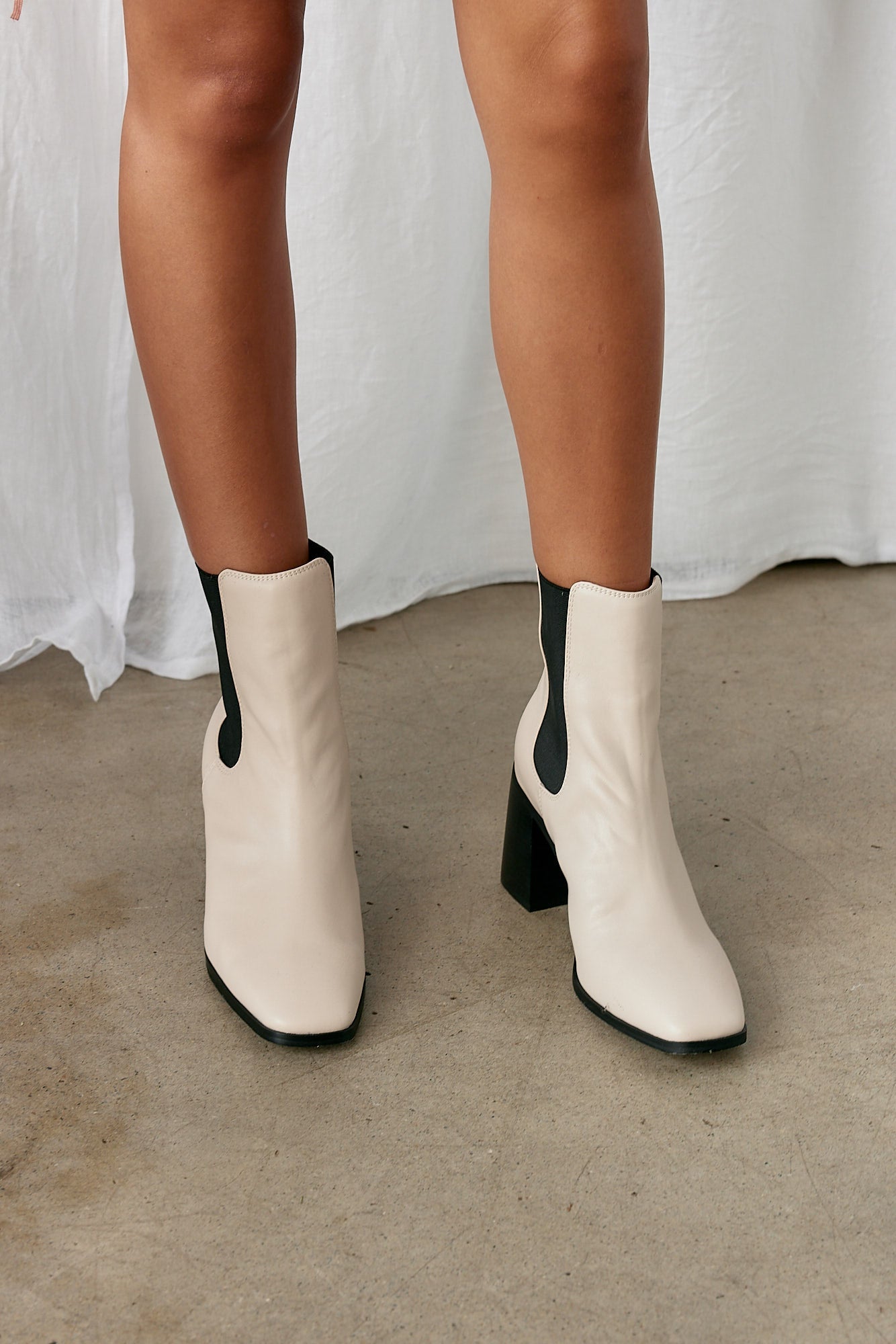 VERALI Link Chelsea Gusset Boots Bone