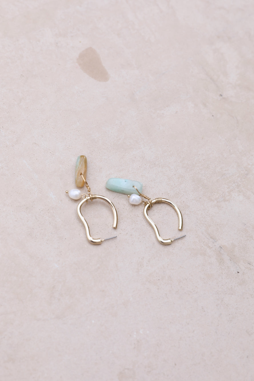 Draw From Within Earrings Gold