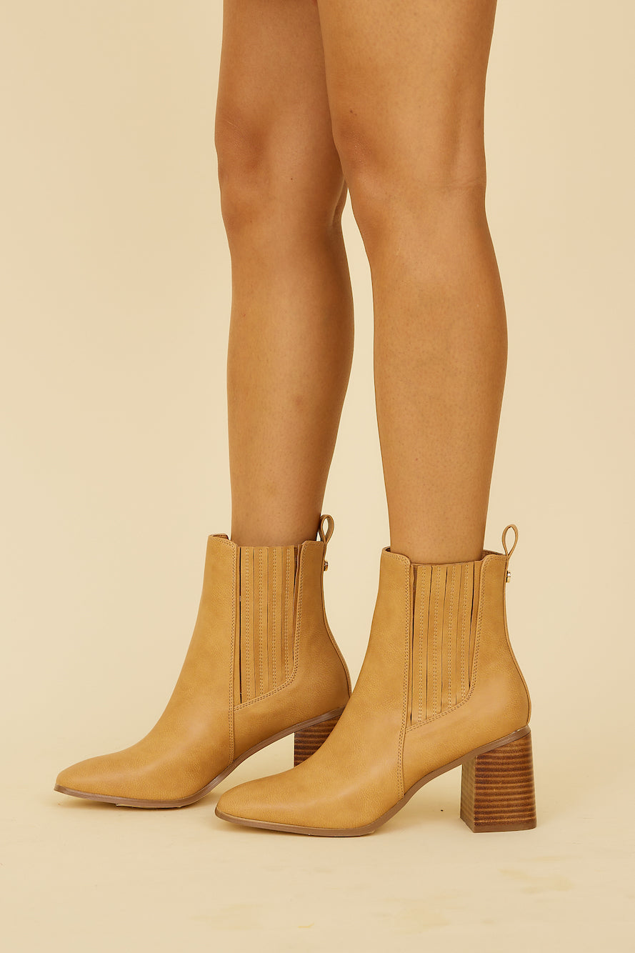 VERALI Limber Chelsea Ankle Boot Caramel Softee